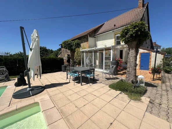 Maison de 107 m² avec piscine à Artaix en vente - Résidence confortable