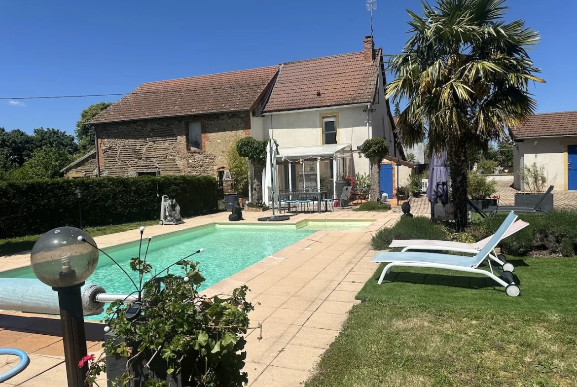 Maison de 107 m² avec piscine à Artaix en vente - Résidence confortable 