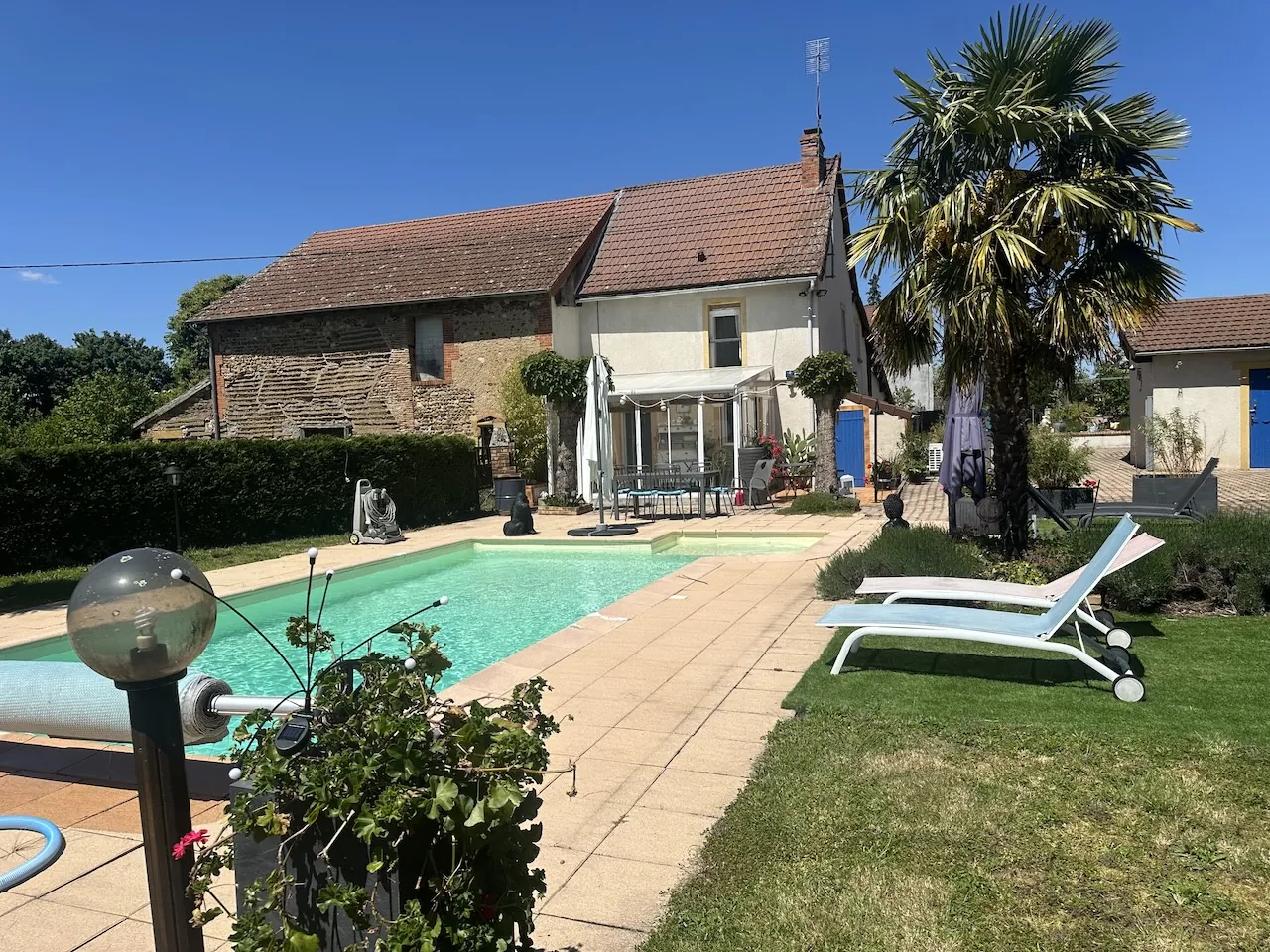 Maison de 107 m² avec piscine à Artaix en vente - Résidence confortable 