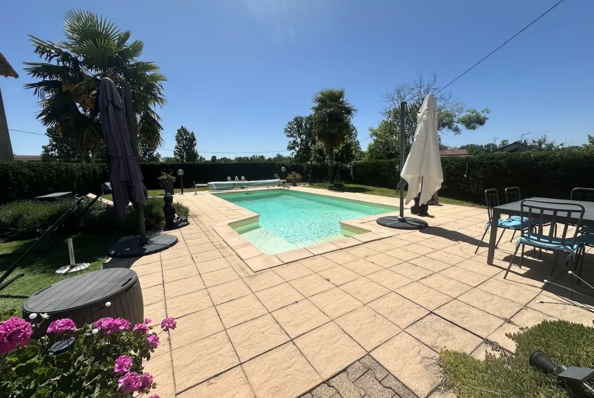 Maison de 107 m² avec piscine à Artaix en vente - Résidence confortable 