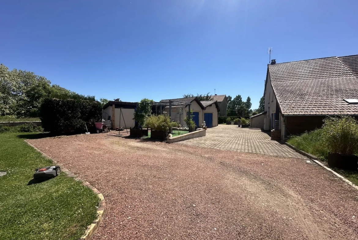 Maison de 107 m² avec piscine à Artaix en vente - Résidence confortable 
