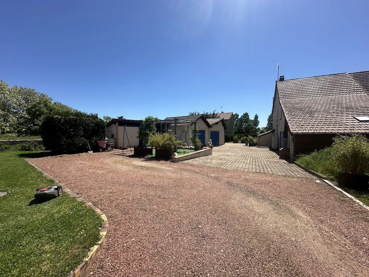 Maison de 107 m² avec piscine à Artaix en vente - Résidence confortable 