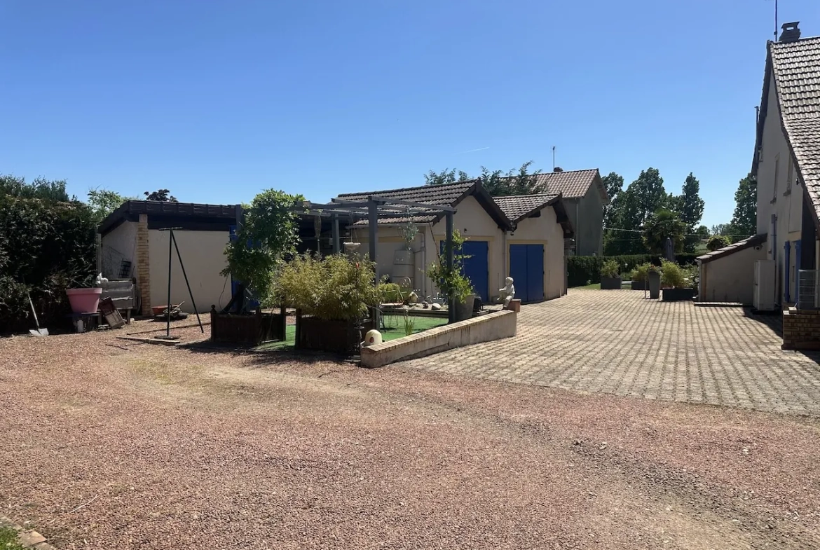 Maison de 107 m² avec piscine à Artaix en vente - Résidence confortable 