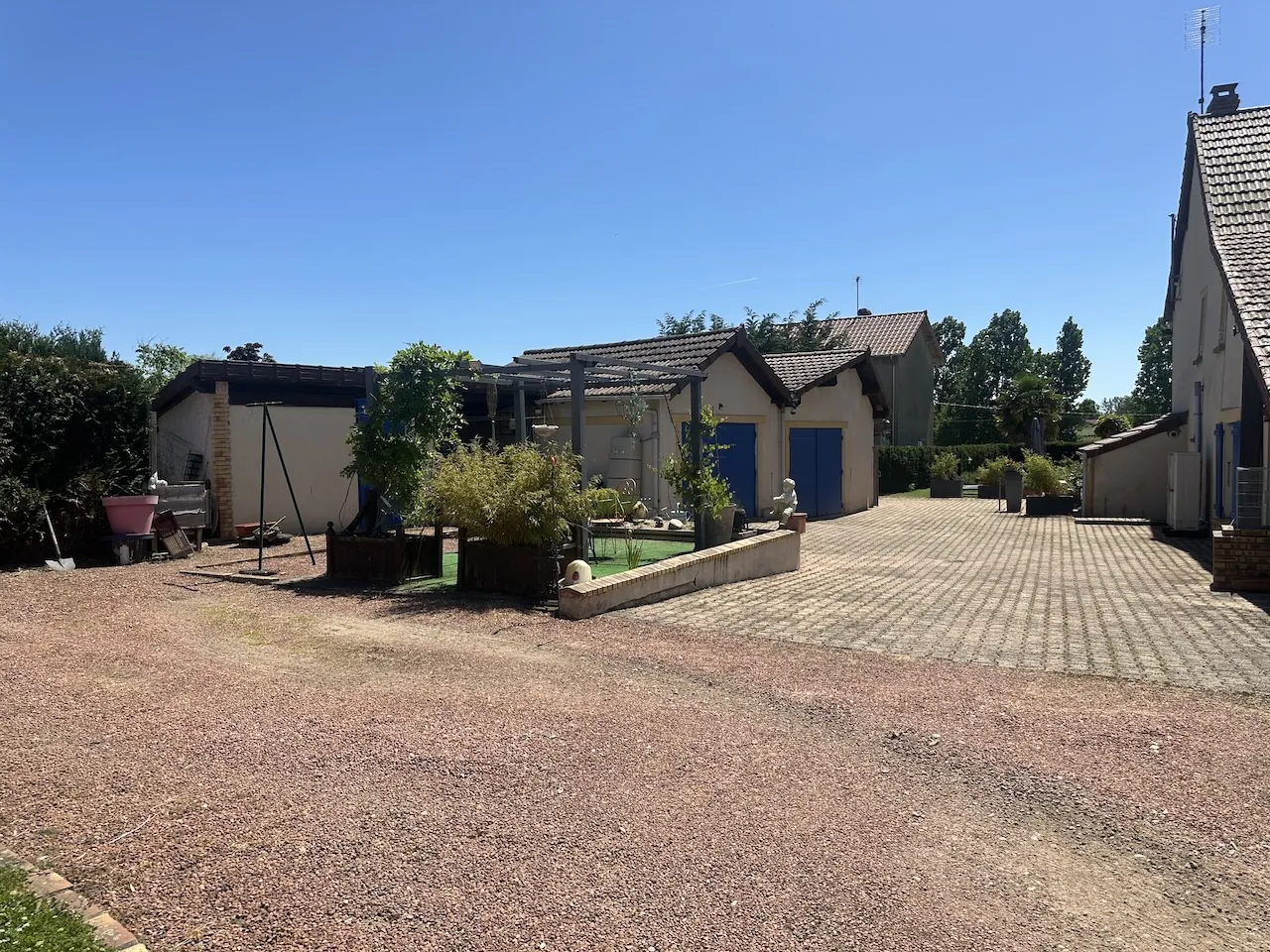 Maison de 107 m² avec piscine à Artaix en vente - Résidence confortable 