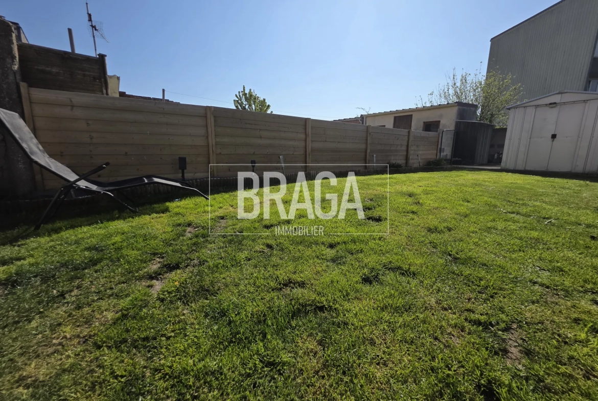 Maison de ville rénovée avec 3 chambres et jardin à Outreau 