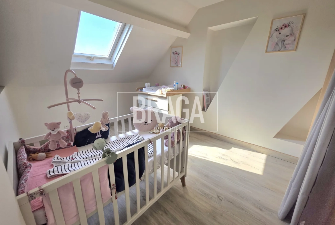 Maison de ville rénovée avec 3 chambres et jardin à Outreau 