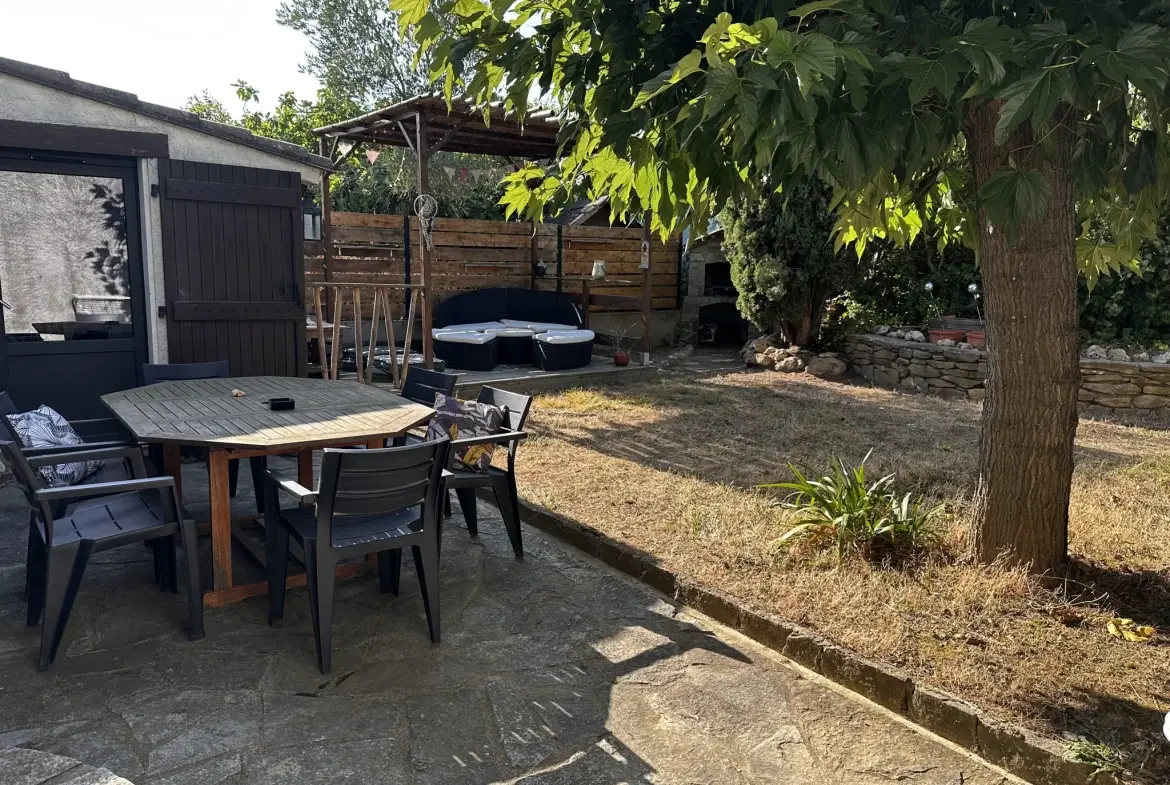 Maison T4 rénovée à Carcassonne avec jardin et garage près du centre-ville 