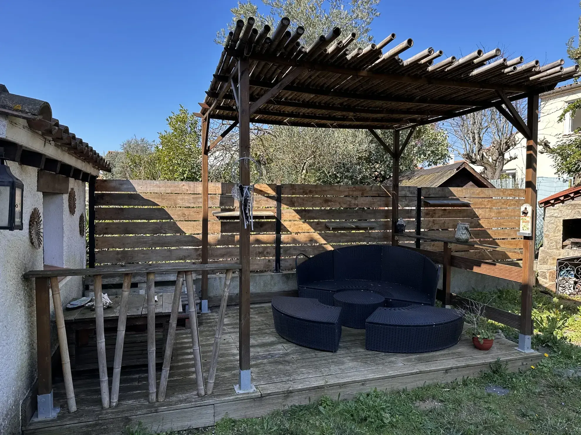Maison T4 rénovée à Carcassonne avec jardin et garage près du centre-ville 