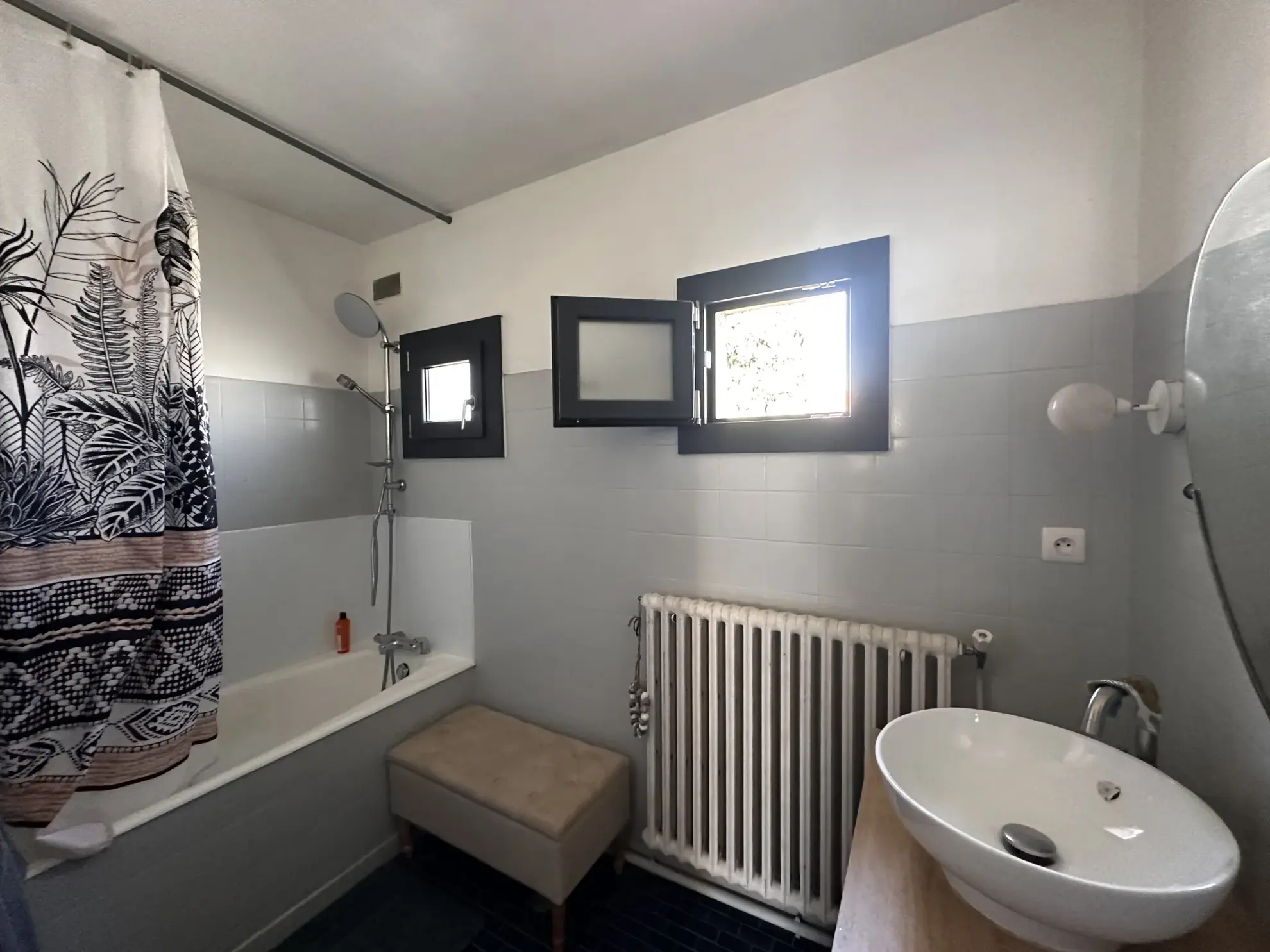 Maison T4 rénovée à Carcassonne avec jardin et garage près du centre-ville 