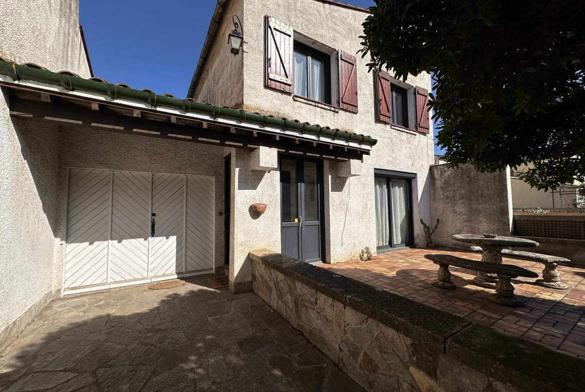 Maison T4 rénovée à Carcassonne avec jardin et garage près du centre-ville 