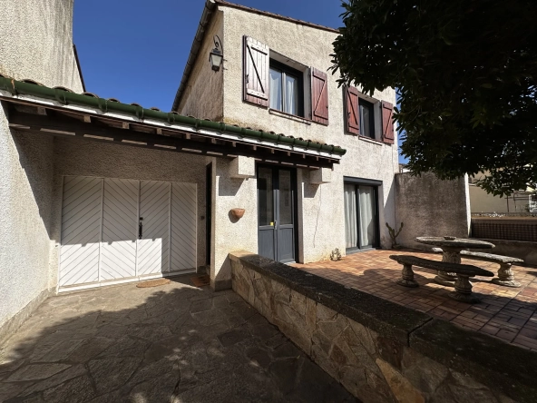 Maison T4 rénovée à Carcassonne avec jardin et garage près du centre-ville