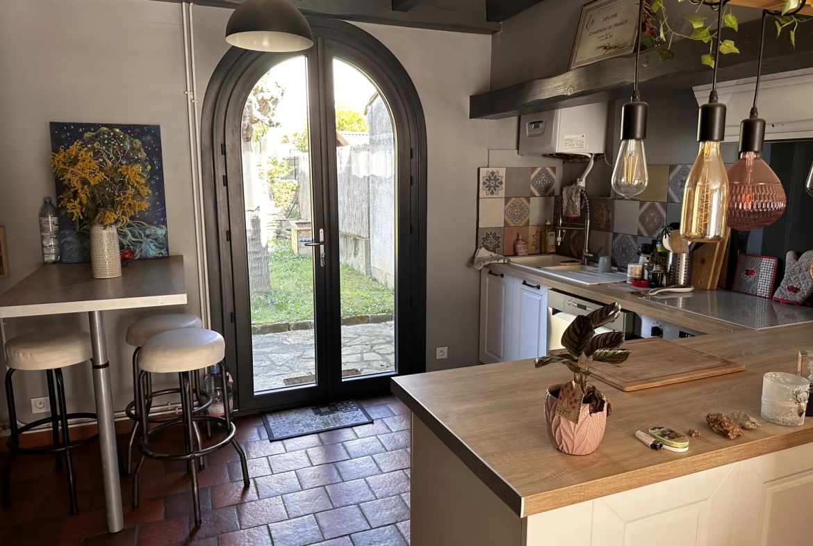 Maison T4 rénovée à Carcassonne avec jardin et garage près du centre-ville 