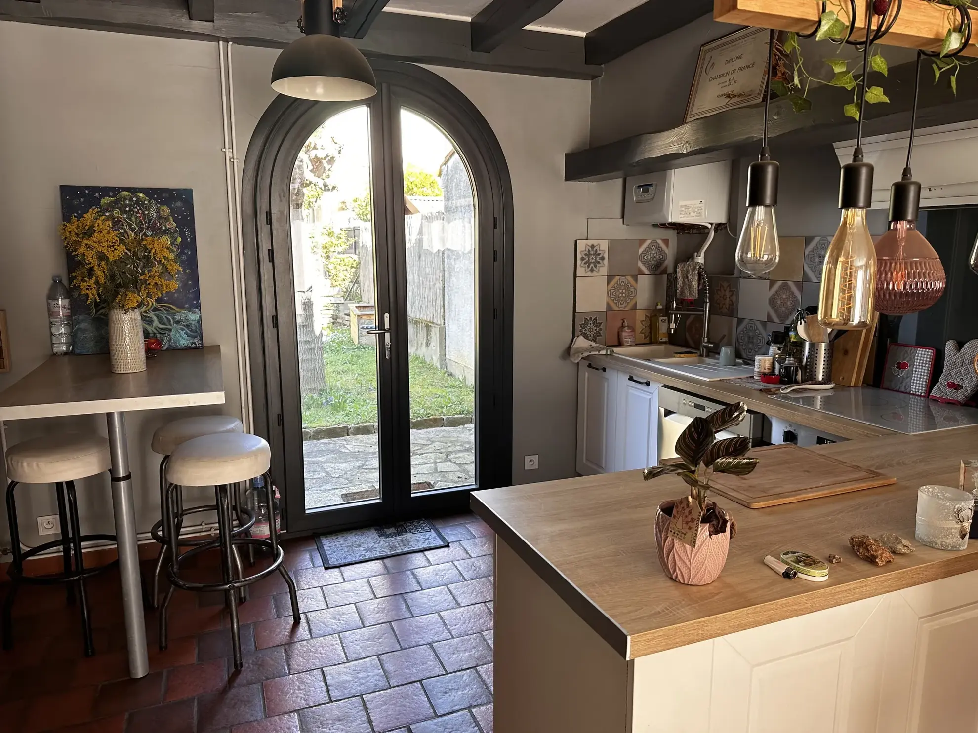 Maison T4 rénovée à Carcassonne avec jardin et garage près du centre-ville 