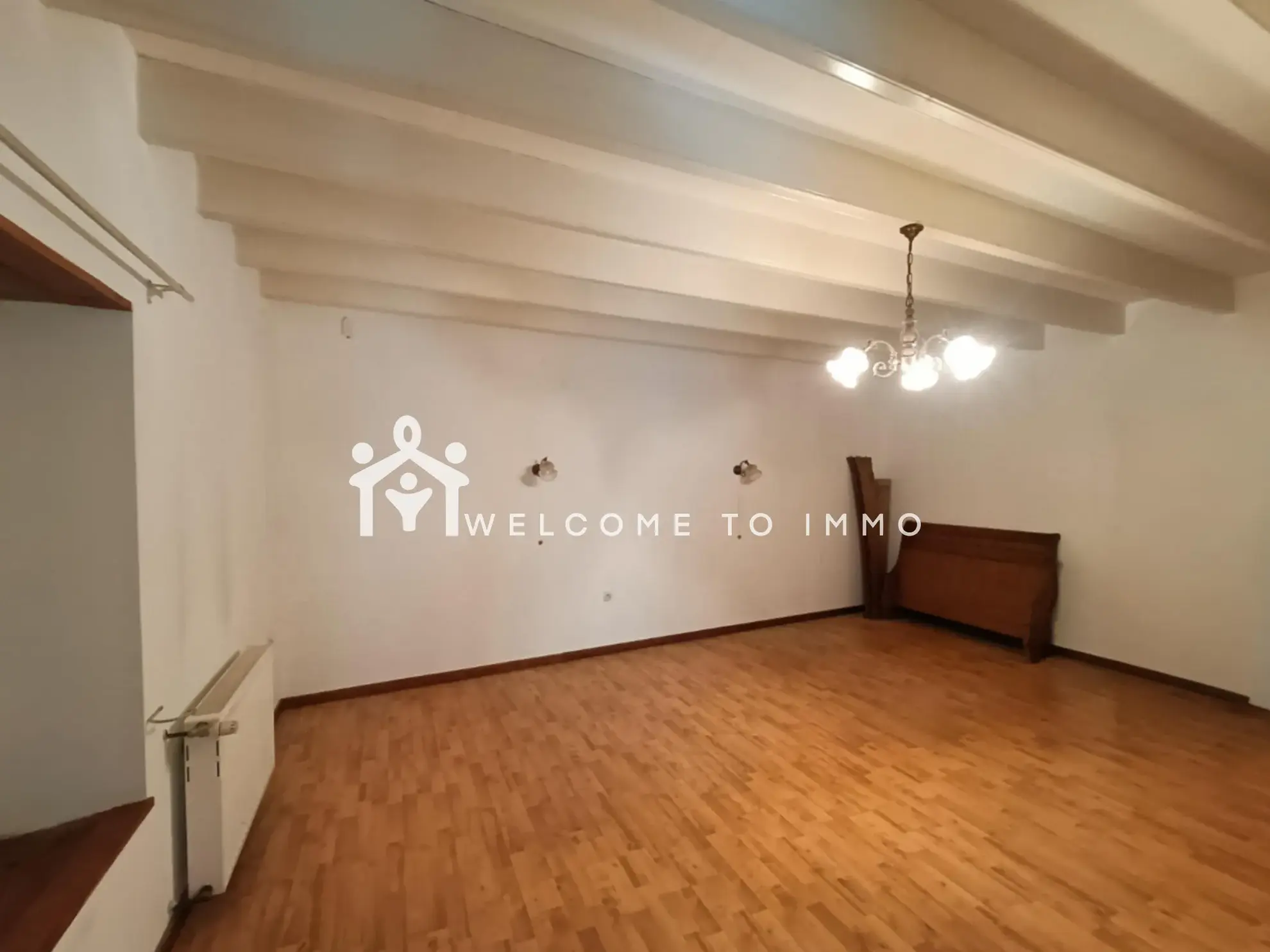 Maison à vendre à La Ronde - 200 m² en campagne avec dépendances à rénover 