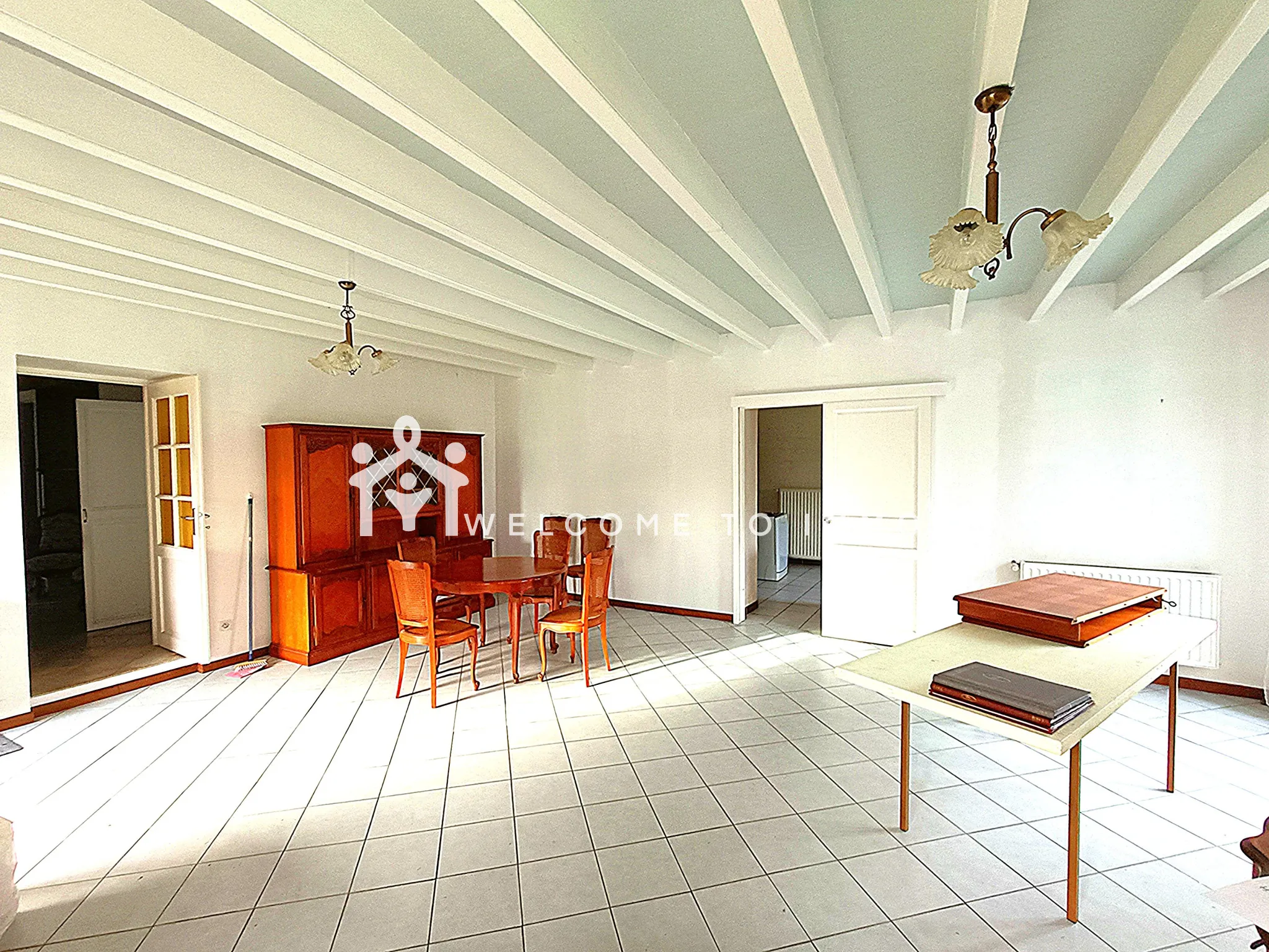 Maison à vendre à La Ronde - 200 m² en campagne avec dépendances à rénover 