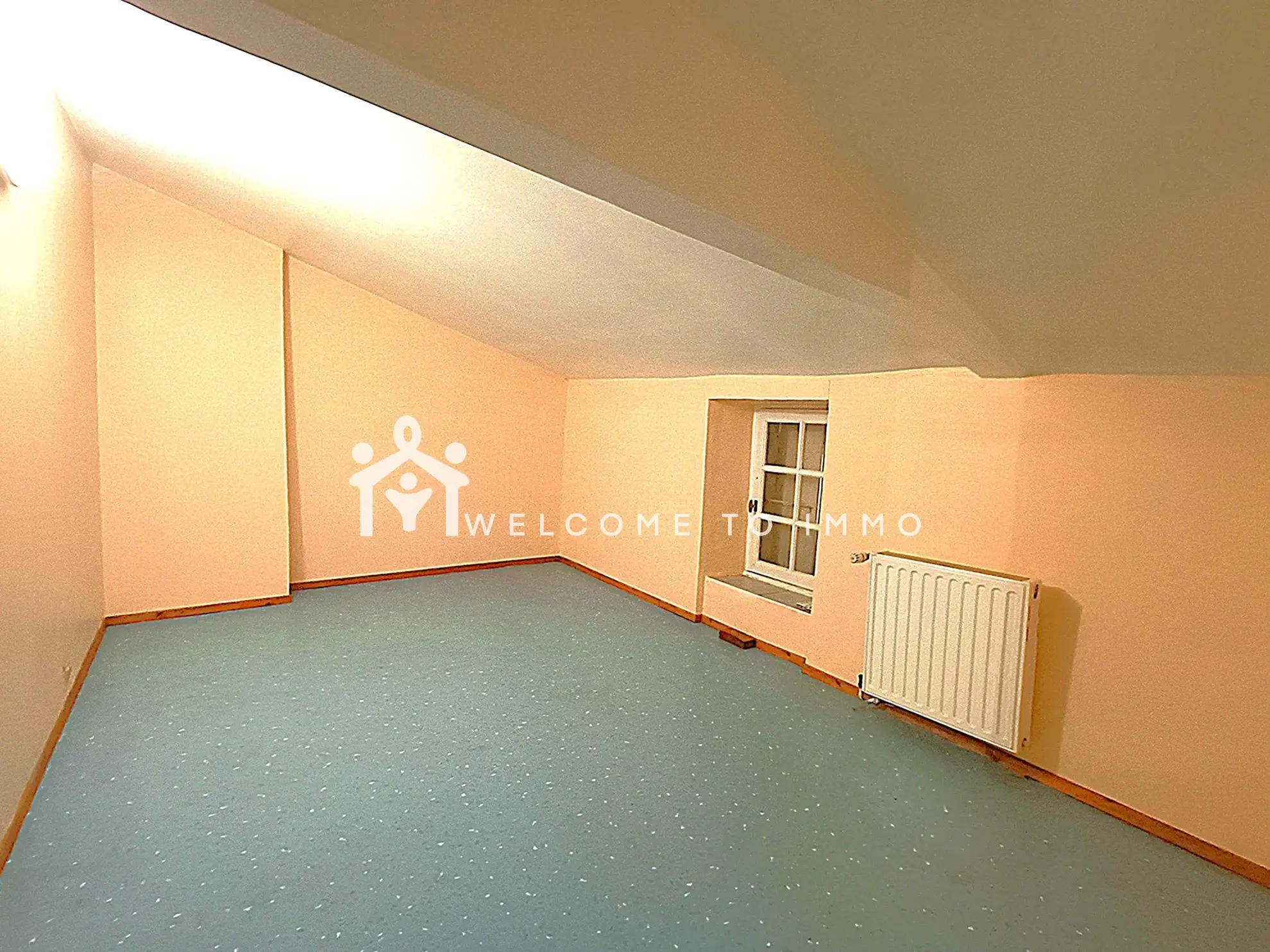 Maison à vendre à La Ronde - 200 m² en campagne avec dépendances à rénover 