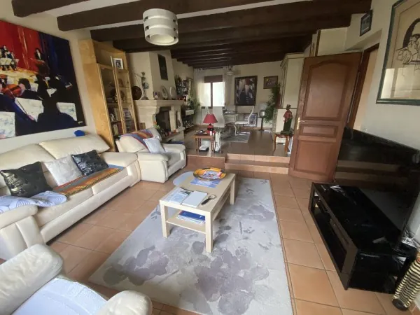 Maison de ville de 150 m² avec terrasses et garage à La Réole 