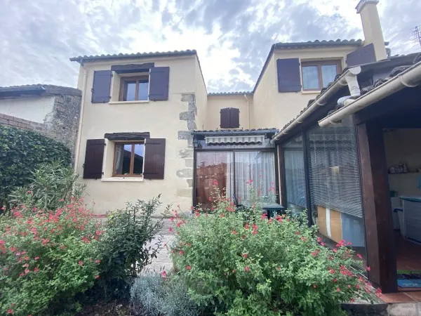 Maison de ville de 150 m² avec terrasses et garage à La Réole 