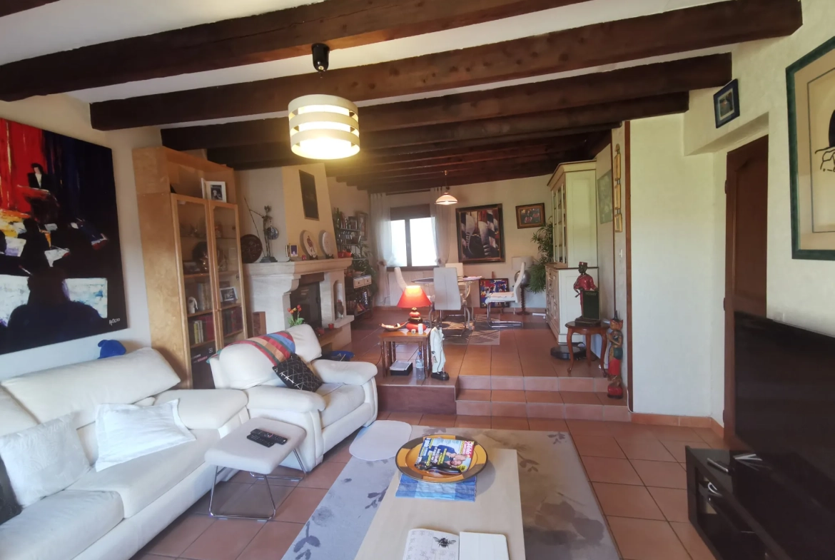 Maison de ville de 150 m² avec terrasses et garage à La Réole 
