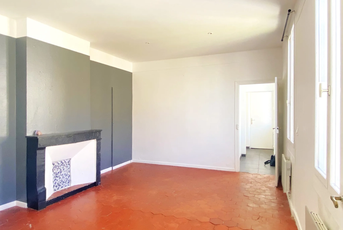 Appartement T3 à vendre au centre-ville de Perpignan, 64 m² avec terrasse et proximité des commerces 