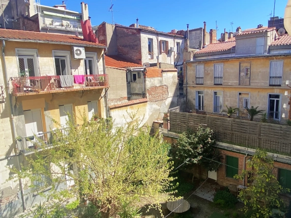 Appartement T3 à vendre au centre-ville de Perpignan, 64 m² avec terrasse et proximité des commerces