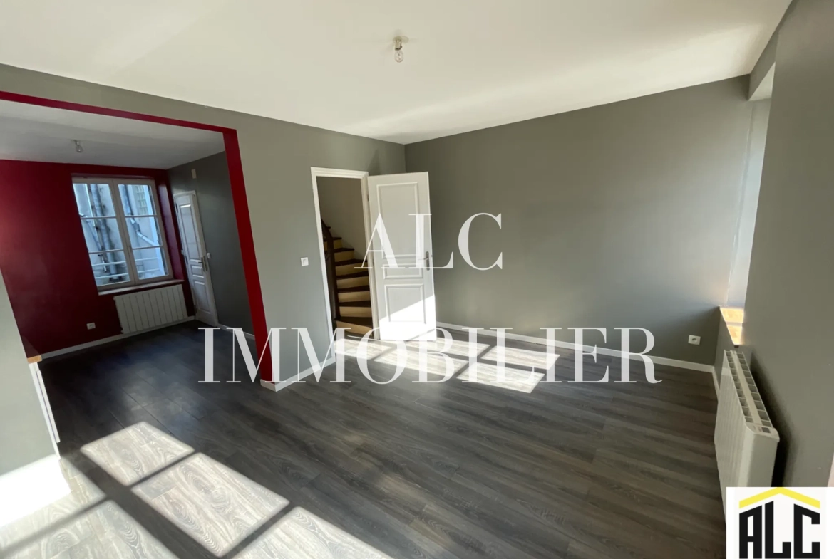 Immeuble de 114 m² à vendre à Sées - Grand espace et emplacement privilégié 