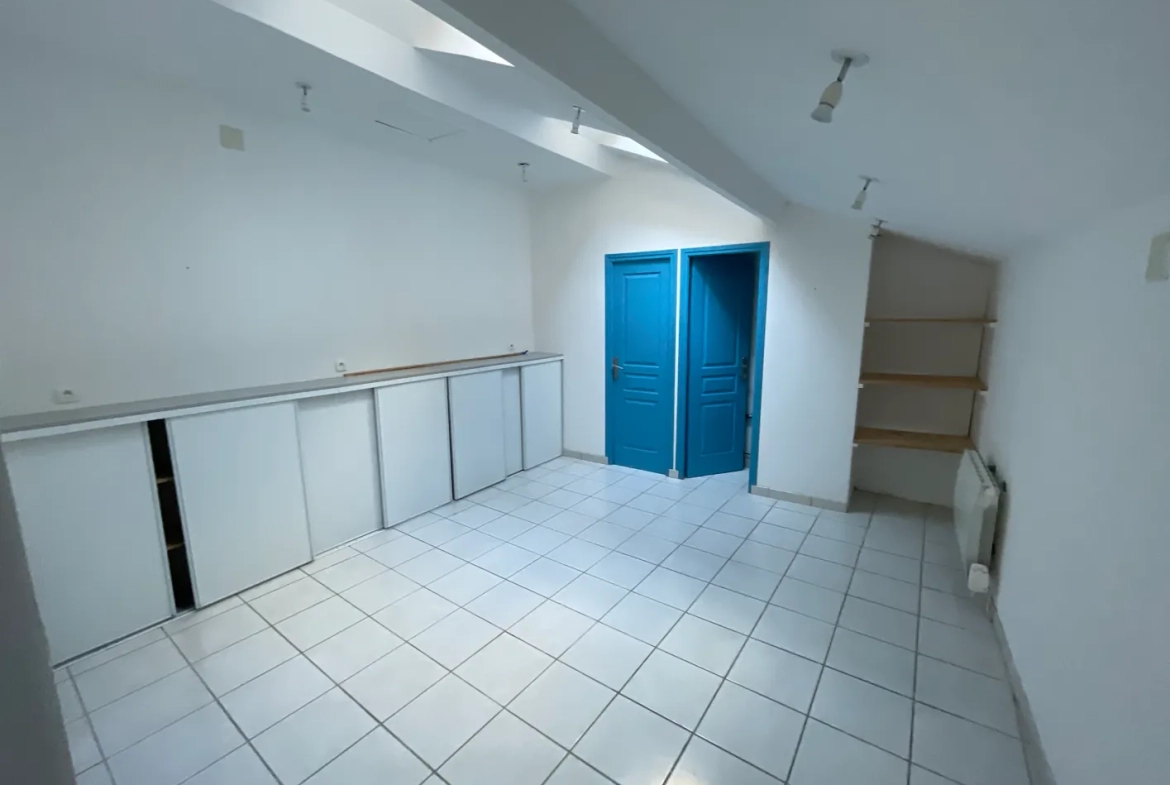 Immeuble de 114 m² à vendre à Sées - Grand espace et emplacement privilégié 