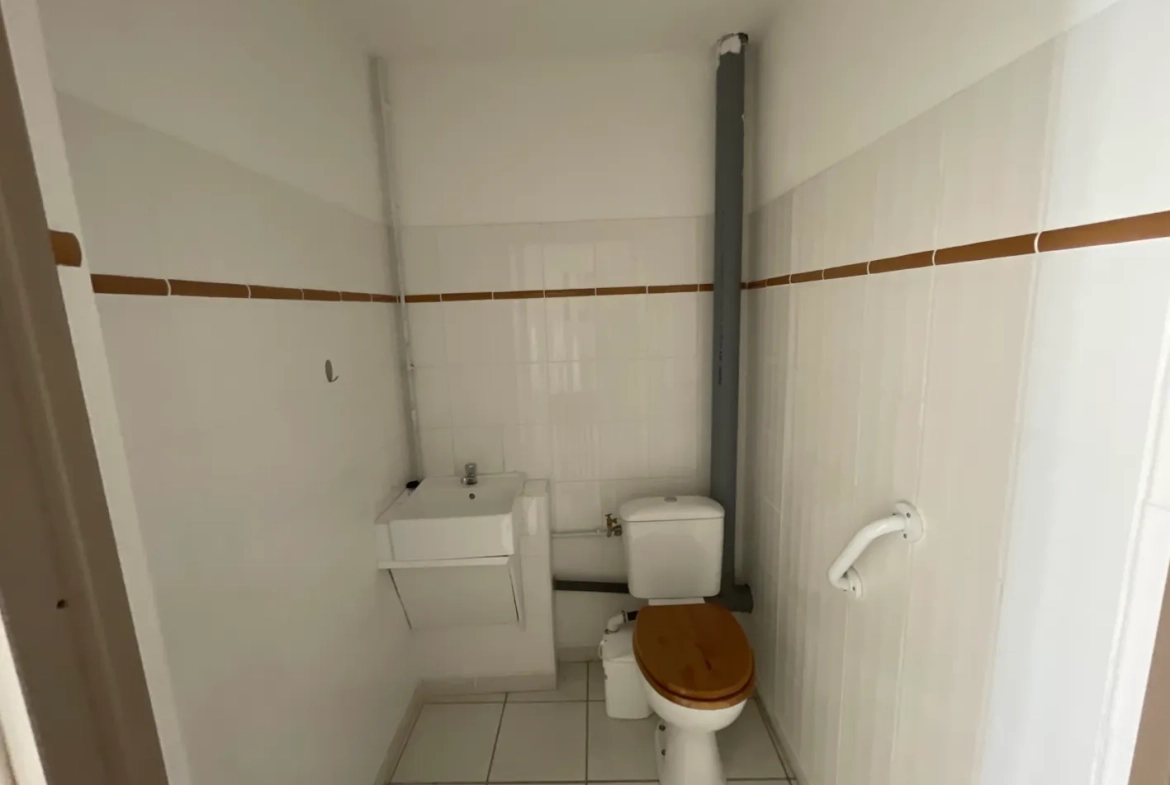 Immeuble de 114 m² à vendre à Sées - Grand espace et emplacement privilégié 