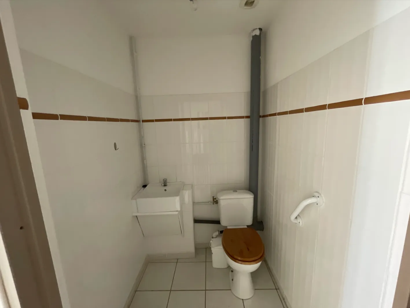 Immeuble de 114 m² à vendre à Sées - Grand espace et emplacement privilégié 