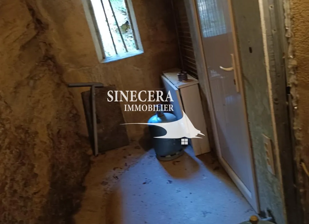 Maison en pierre à 7 km de Figeac avec potentiel d'aménagement 
