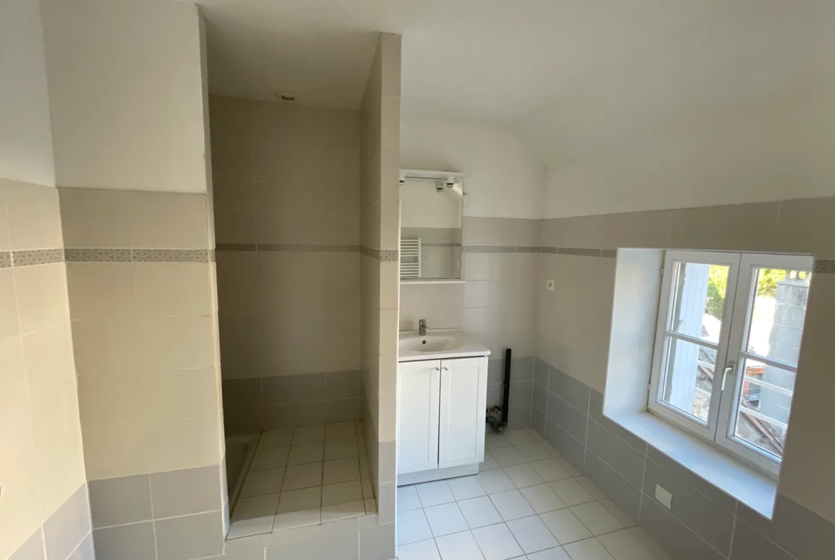Immeuble de 114 m² à vendre à Sées - Grand espace et emplacement privilégié 