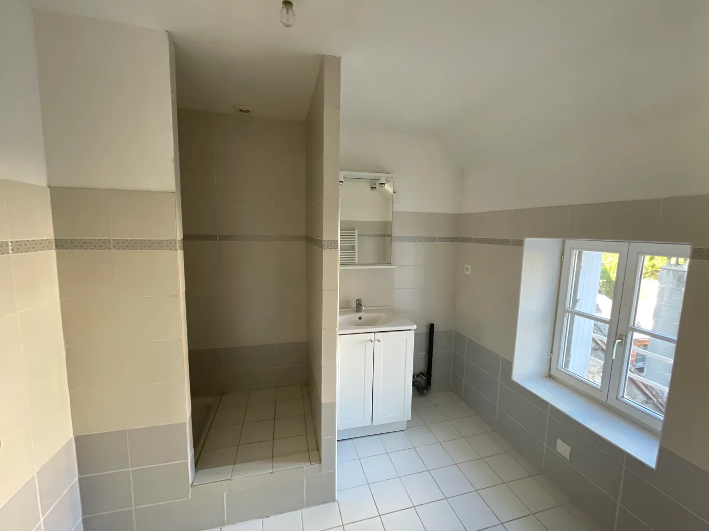 Immeuble de 114 m² à vendre à Sées - Grand espace et emplacement privilégié 