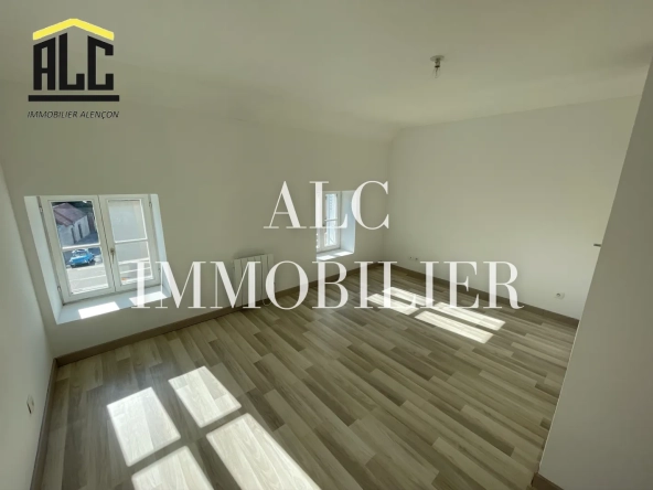 Immeuble de 114 m² à vendre à Sées - Grand espace et emplacement privilégié