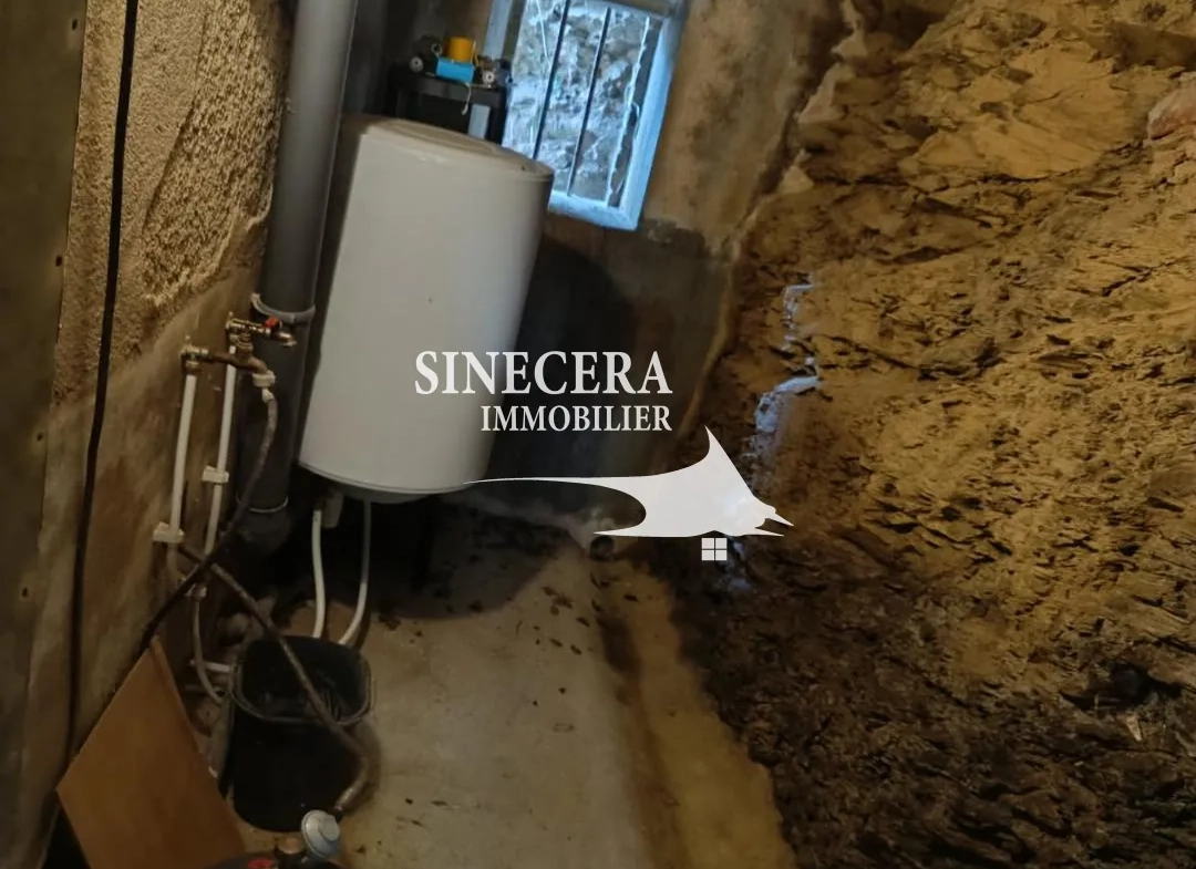 Maison en pierre à 7 km de Figeac avec potentiel d'aménagement 