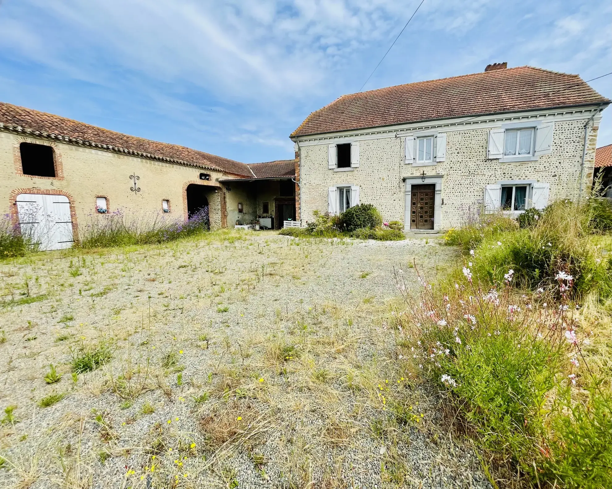 Magnifique corps de ferme à Estirac avec vue imprenable sur les Pyrénées 