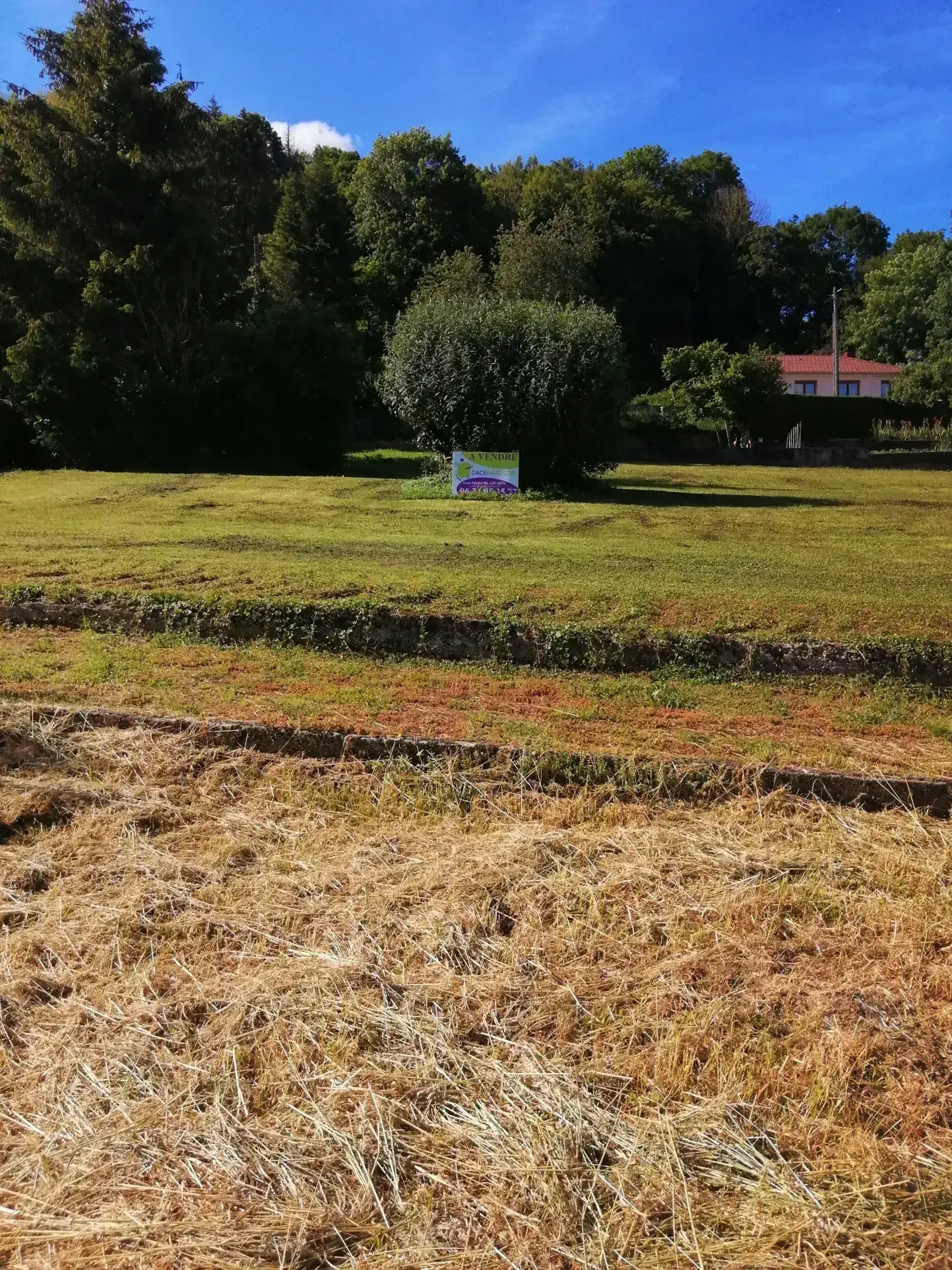 Terrain constructible ensoleillé à Baume-les-Dames de 1855 m² 