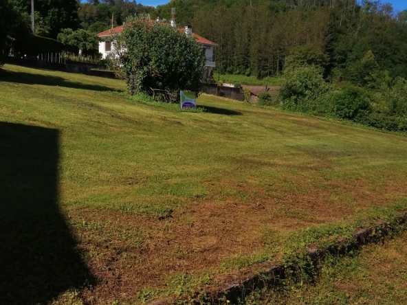 Terrain constructible ensoleillé à Baume-les-Dames de 1855 m²