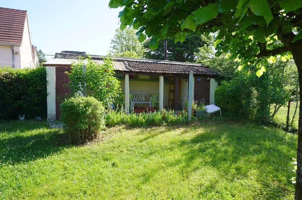 Charmante maison des années 1930 à Paray-le-Monial avec jardin et garages 
