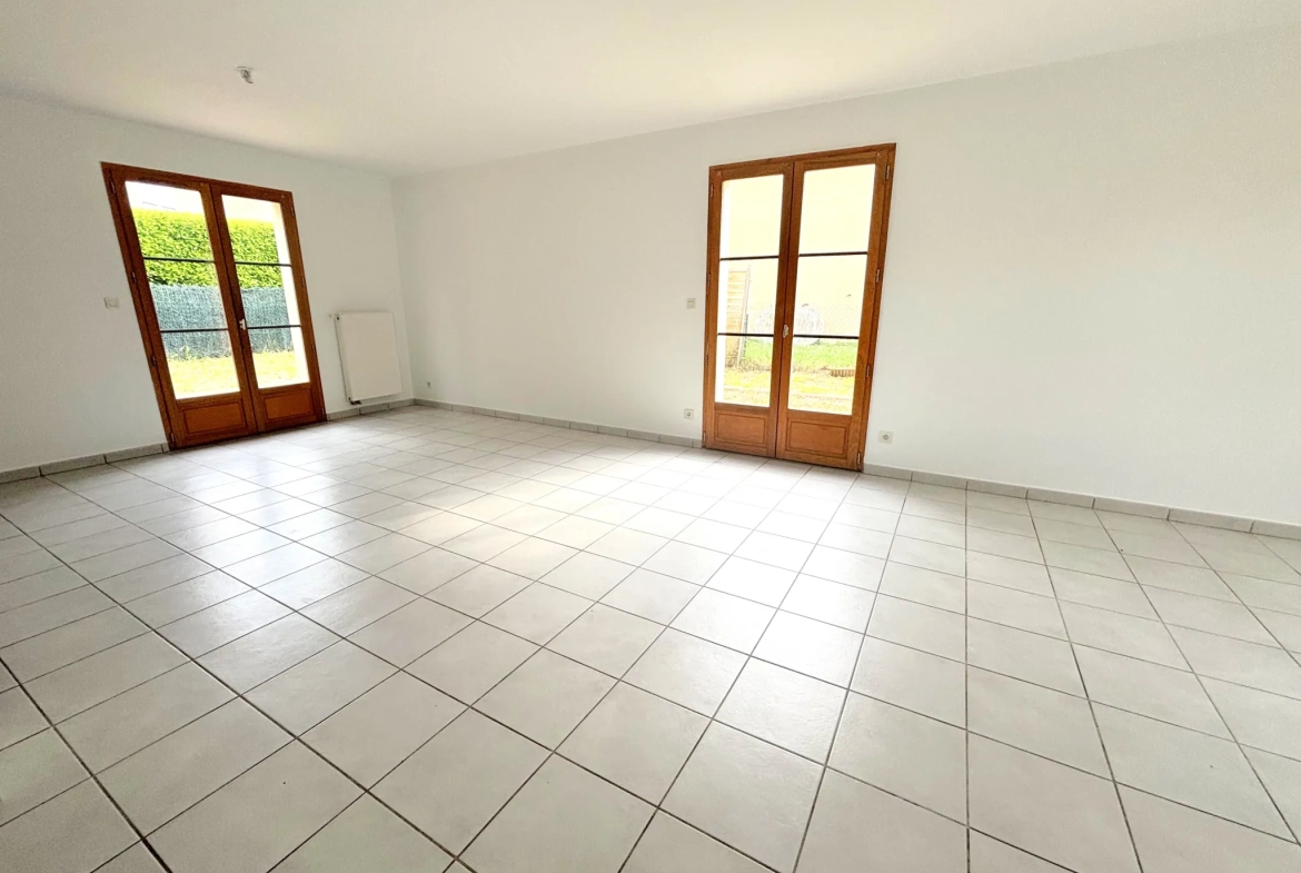 Maison 4 Chambres avec Garage et Jardin à Saint-Marcellin-en-Forez 