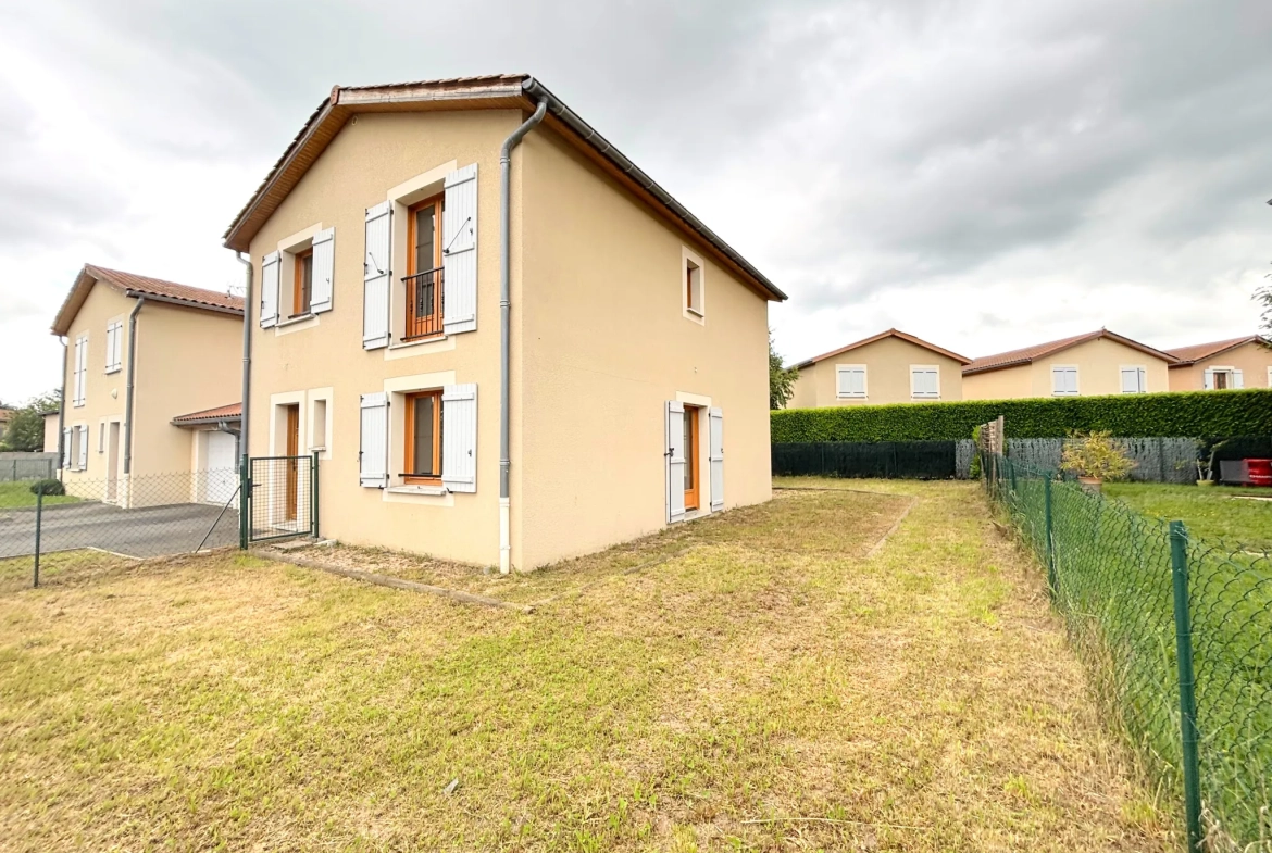 Maison 4 Chambres avec Garage et Jardin à Saint-Marcellin-en-Forez 