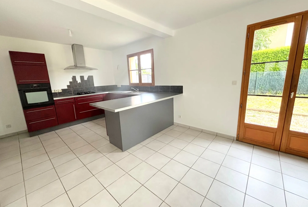 Maison 4 Chambres avec Garage et Jardin à Saint-Marcellin-en-Forez 