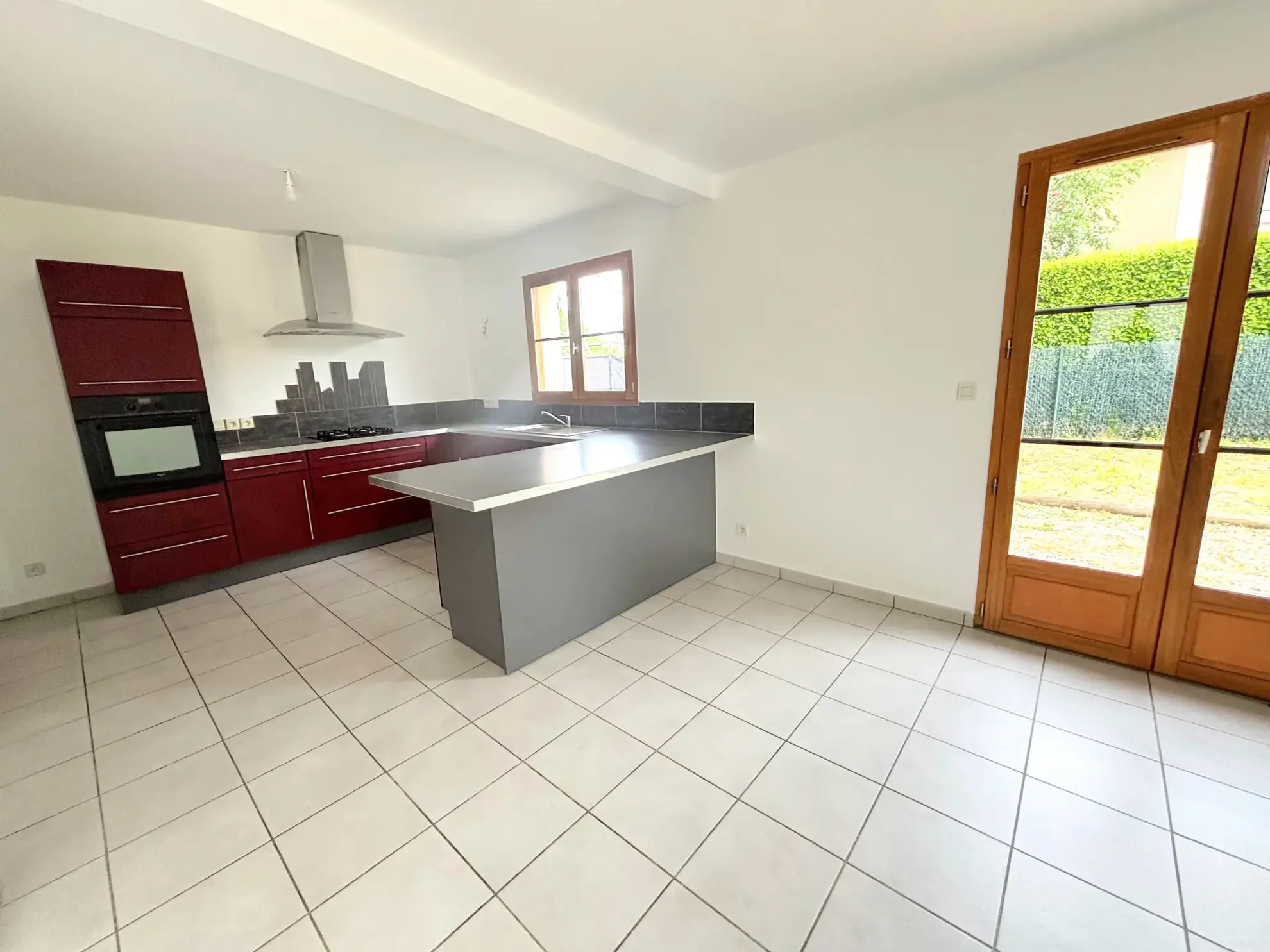 Maison 4 Chambres avec Garage et Jardin à Saint-Marcellin-en-Forez 