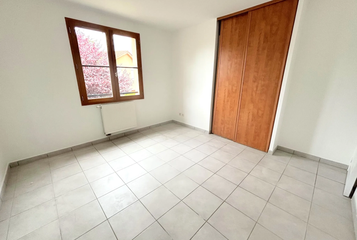 Maison 4 Chambres avec Garage et Jardin à Saint-Marcellin-en-Forez 