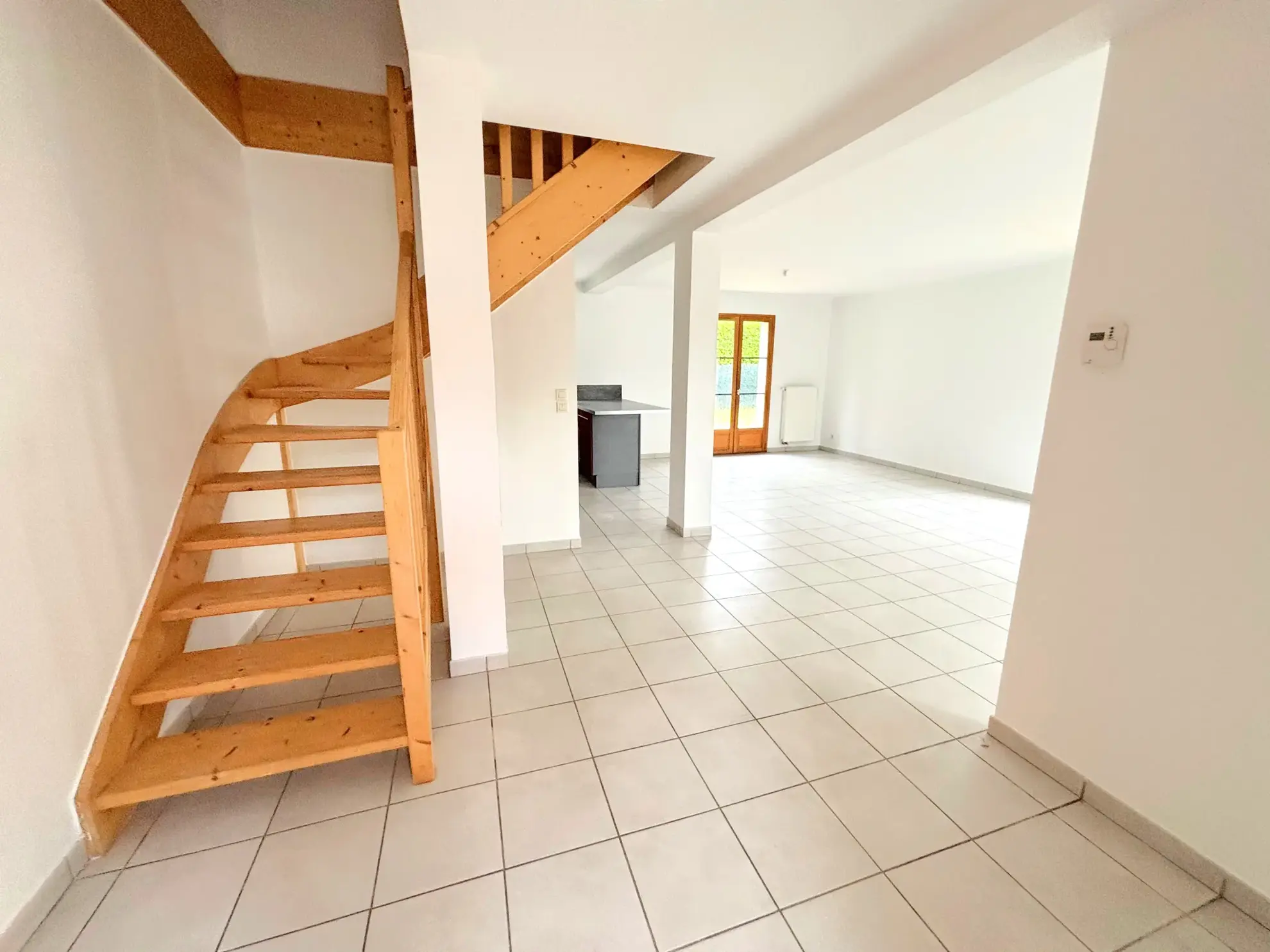 Maison 4 Chambres avec Garage et Jardin à Saint-Marcellin-en-Forez 