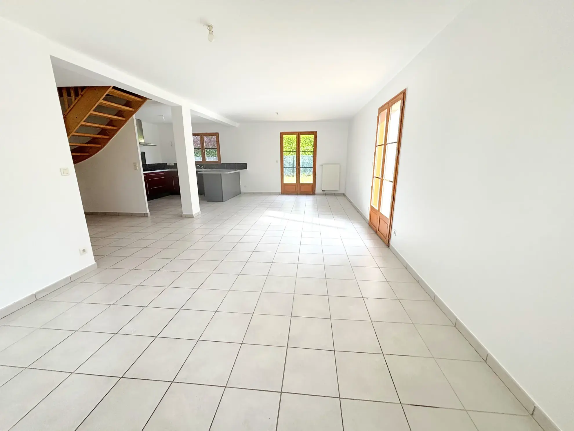 Maison 4 Chambres avec Garage et Jardin à Saint-Marcellin-en-Forez 