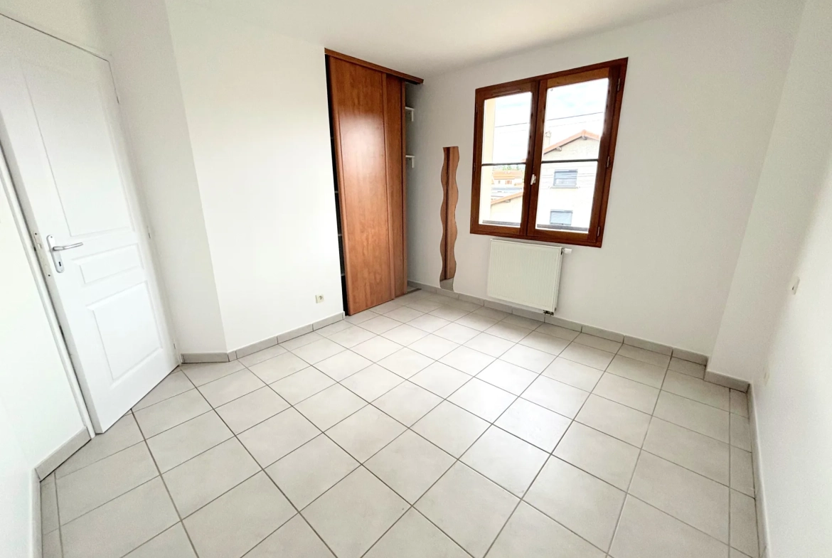 Maison 4 Chambres avec Garage et Jardin à Saint-Marcellin-en-Forez 