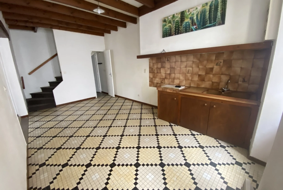 Maison de ville à La Reole de 100 m² avec cour, idéal pour investissement 