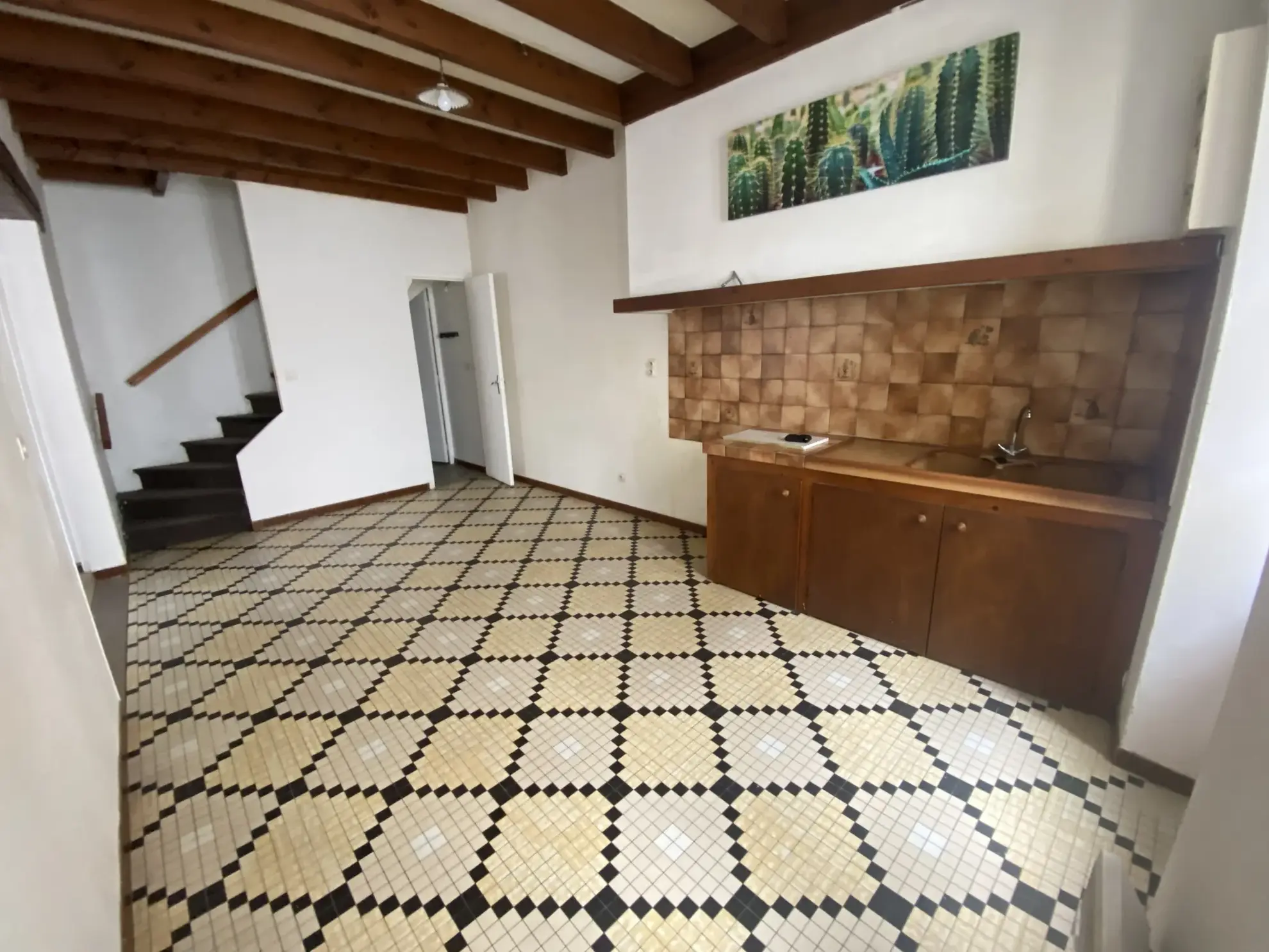Maison de ville à La Reole de 100 m² avec cour, idéal pour investissement 