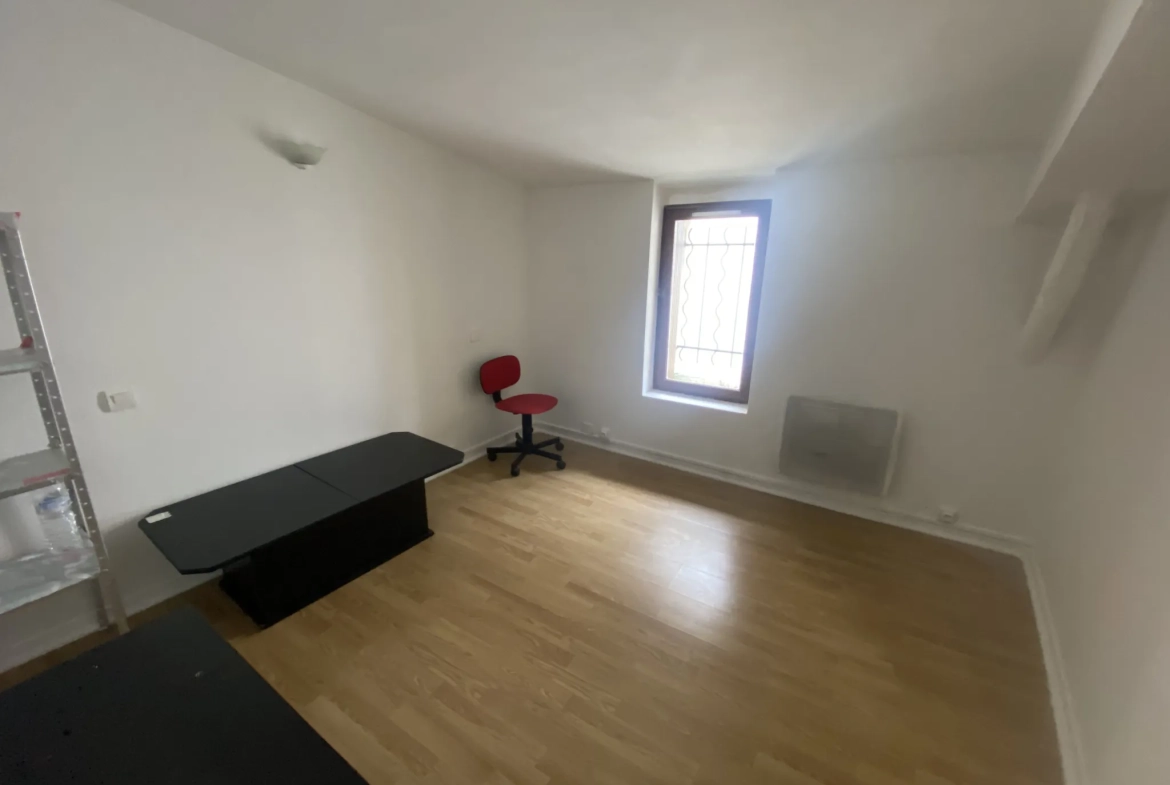 Maison de ville à La Reole de 100 m² avec cour, idéal pour investissement 