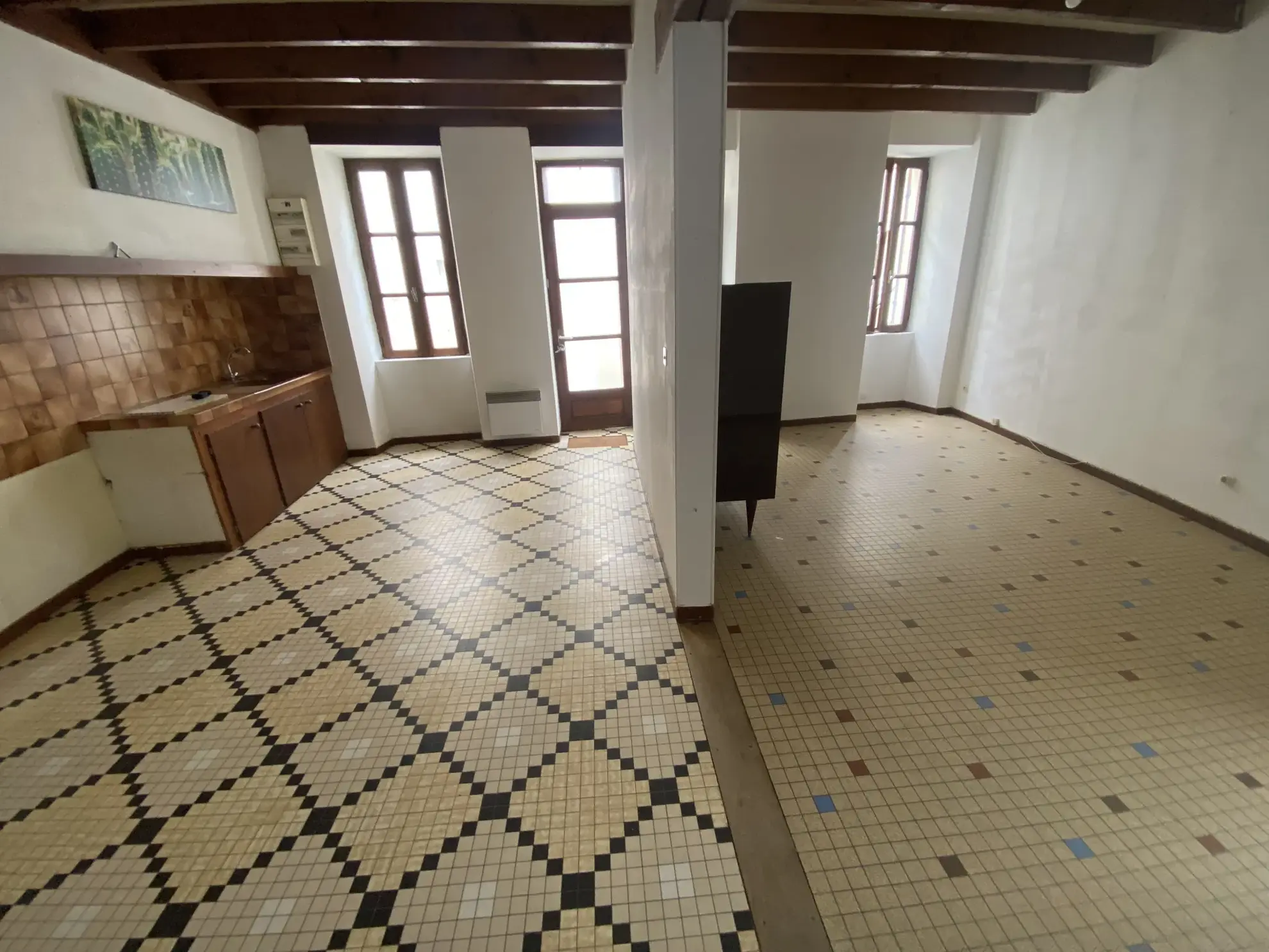 Maison de ville à La Reole de 100 m² avec cour, idéal pour investissement 